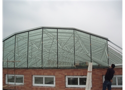 上海漢鐘精機新服樓鋼結構網架玻璃采光頂